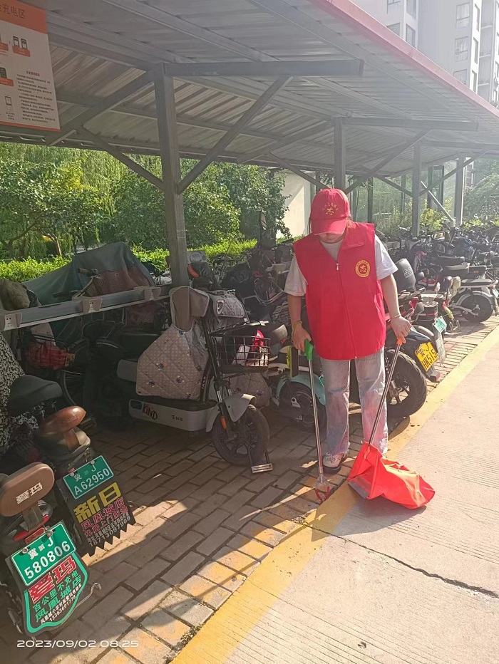 9月2日华体买球在凤凰城A区开展志愿服务活动 (1).jpg