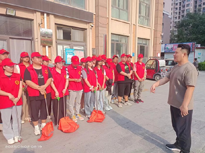 9月2日华体买球在凤凰城A区开展志愿服务活动 (4).jpg