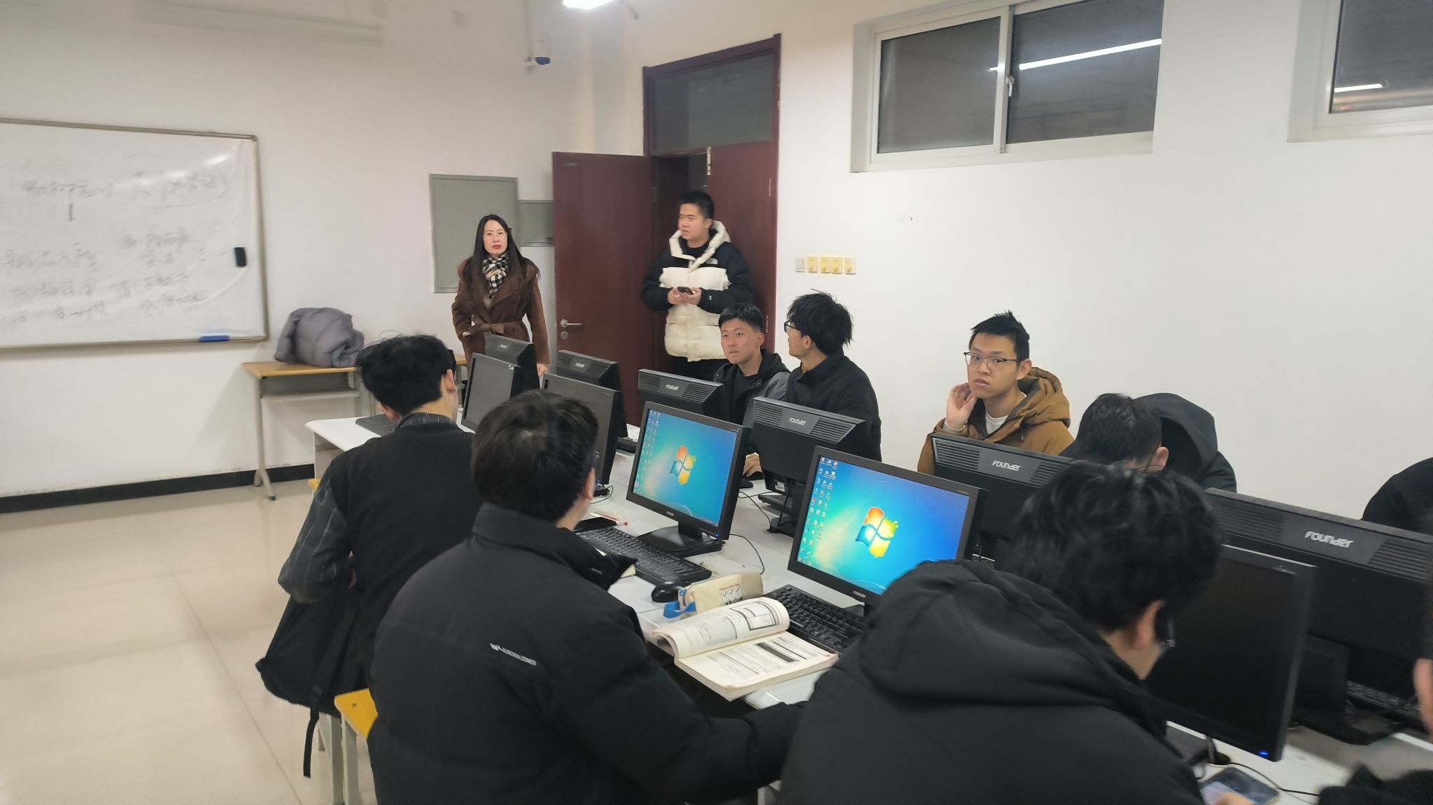 【“三风”建设在行动】机械工程系开展学风建设和宿舍安全检查活动